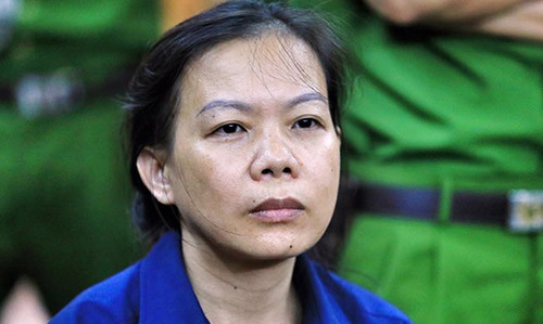 Nguoi phu nu chua day 40 kg nghen ngao tu bao chua