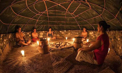 Bên trong một lều xông hơi truyền thống ở Mexico.