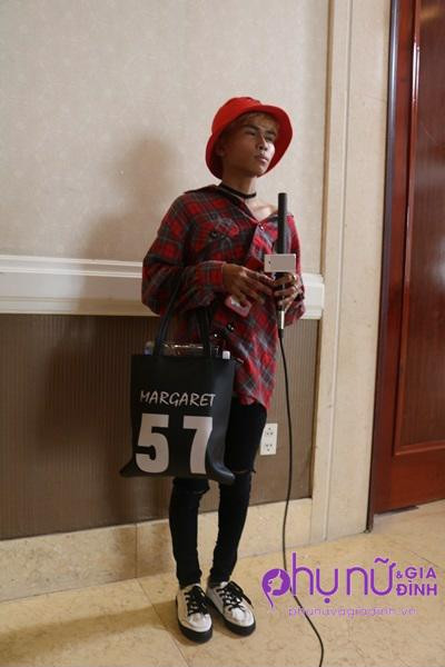 Thí sinh Lê Trương Thanh Tài (sinh năm 1997) lặn lội từ Bến Tre lên Sài Gòn tham gia casting The Face 2018.- Ảnh: Nhi Nguyễn