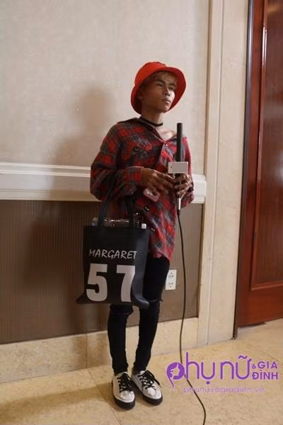 Thí sinh Lê Trương Thanh Tài (sinh năm 1997) lặn lội từ Bến Tre lên Sài Gòn tham gia casting The Face 2018.- Ảnh: Nhi Nguyễn