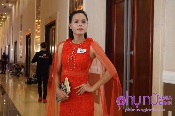 Một trong những thí sinh The Face 2018 được báo chí săn đón nhất trong sáng nay - Ảnh: Nhi Nguyễn