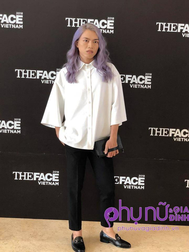 Một thí sinh nổi bật với màu tóc tím mộng mơ - Ảnh: Nhi Nguyễn