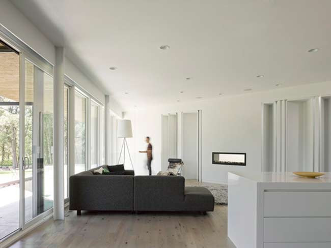 Nột thất bên trong tòa nhà được bày trí khoa học với đầy đủ tiện nghi.