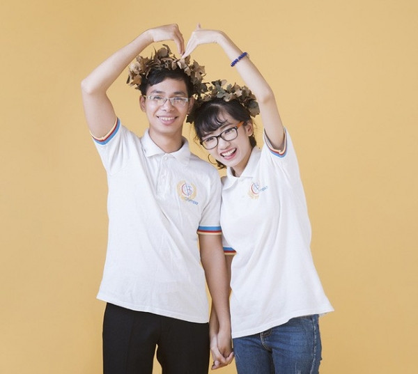 Dũng là thí sinh của tuần 2 tháng 2 quý 2 năm Olympia thứ 12. Còn Hằng là thí sinh thi tuần 1 tháng 1 quý 2 năm Olymia thứ 15. Ngày Hằng thi thì Dũng có ngồi trên hàng ghế khán giả để xem, nhưng lúc ấy cũng chỉ biết nhau chứ chưa nói chuyện gì với nhau cả.