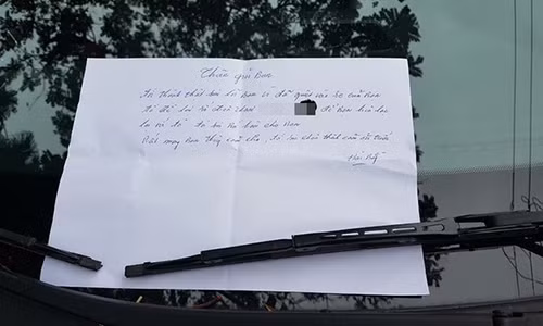 Hanh dong tu te sieu cute cua thu pham lam xuoc xe