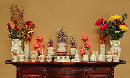 Bàn thờ gia tiên phải sắp xếp gọn gàng - Ảnh minh họa: Internet