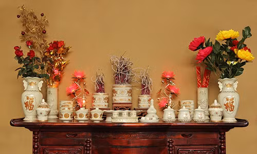 Bàn thờ gia tiên phải sắp xếp gọn gàng - Ảnh minh họa: Internet