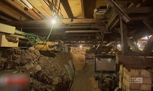 Nguoi dan ong tich tru tu do lot den nuoc uong ngua tan the