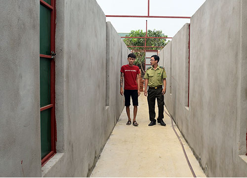 Hiện anh Nguyễn Tuấn Phong đang tiếp tục đầu tư xây dựng thêm dãy chuồng rắn nhằm mở rộng trang trại.