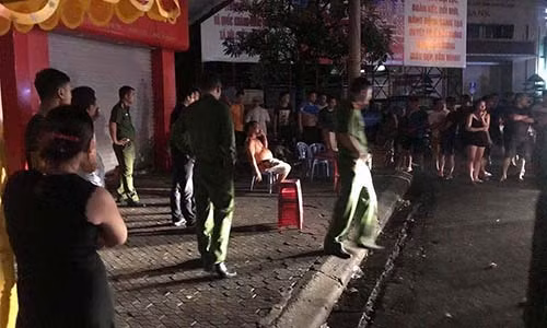 Can danh nhau ngoai pho, nguoi dan ong vuong cai ket dau long