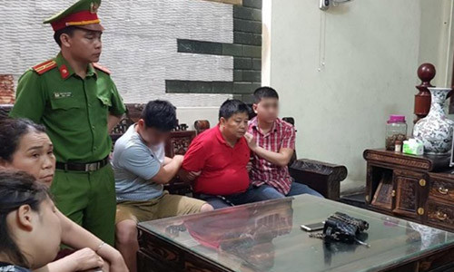 Triệu Ký Voòng bị công an bắt giữ và khám xét tại nhà.