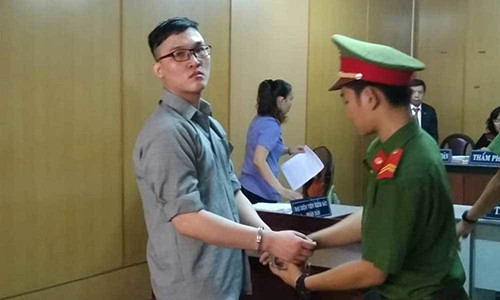 Ke giet nguoi mang khuon mat tri thuc