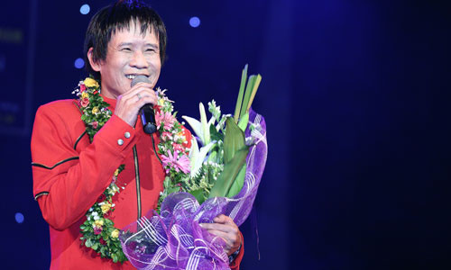 Tuấn Vũ hạnh phúc khi nhận được những tràng pháo tay nồng nhiệt của khán giả.