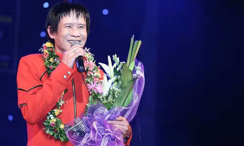 Tuấn Vũ hạnh phúc khi nhận được những tràng pháo tay nồng nhiệt của khán giả.