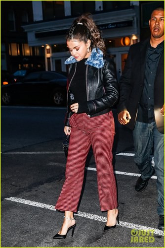 Selena Gomez đang dần lấy lại phong độ của một ngôi sao quyến rũ.