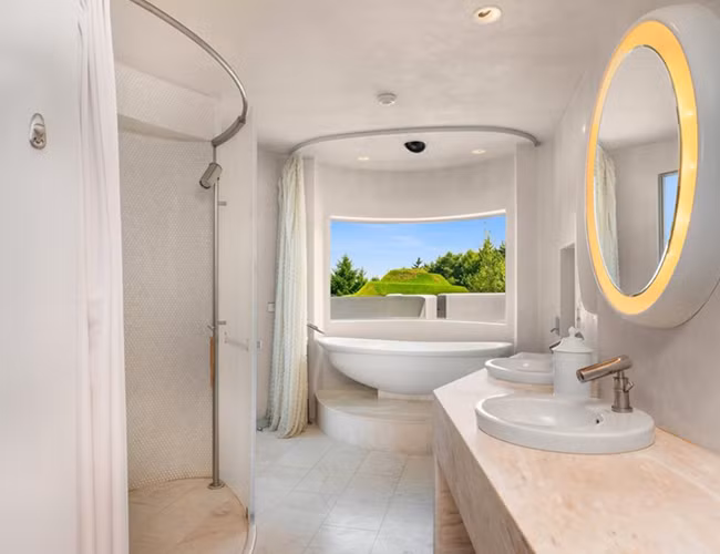 Và 5 phòng tắm tiện nghi.