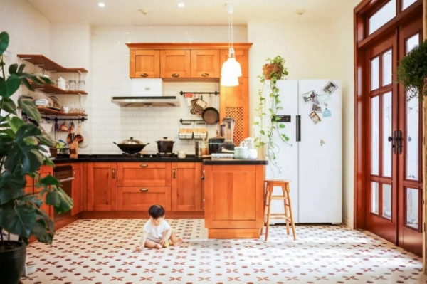 Xung quanh ngôi nhà là môi trường sống tuyệt đẹp, trong lành, rộng thoáng và đặc biệt là được bao quanh bởi cây xanh.