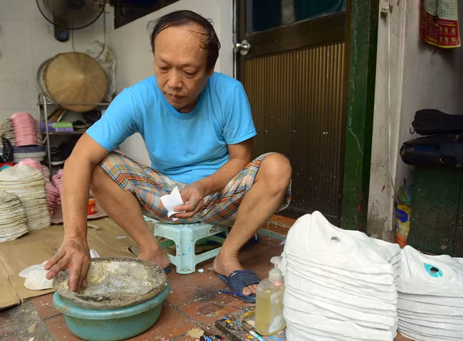 Nguoi giu “bi kip” lam mat na giay boi cuoi cung o Ha Noi
