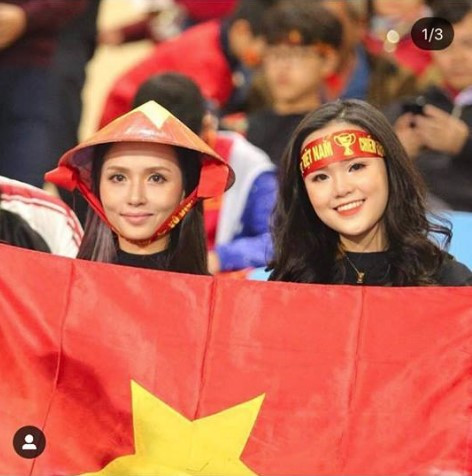 Huyền Mi và Quỳnh Anh thường xuyên có mặt trên sân vận động cổ vũ đội tuyển Hà Nội T&amp;T cũng như đội tuyển quốc gia.