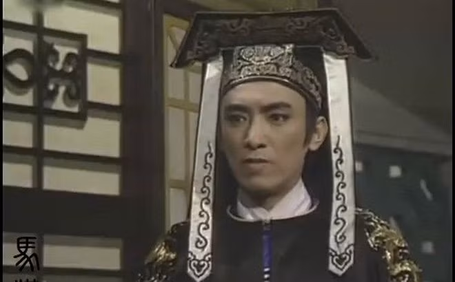 Đảm nhận vai hộ vệ Mã Hán trong phim là nam diễn viên Từ Hanh. Anh ngoài đời được xem là hình mẫu người đàn ông hoàn hảo, không đam mê rượu chè, thuốc lá, bài bạc cùng công việc kinh doanh ổn định. Thế nhưng, tháng 5/2012 Từ Hanh tuyên bố phá sản cùng khối nợ 50 triệu Đài tệ (37 tỷ VNĐ). Từ đó đến nay anh gần như không còn xuất hiện nơi đông người.