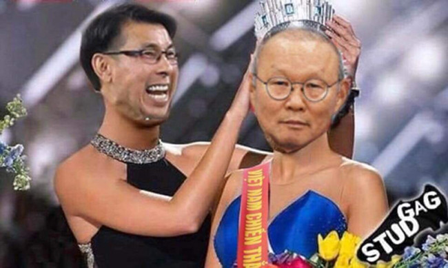 Trao nhanh tay anh còn đi "bão" ăn mừng chú em.