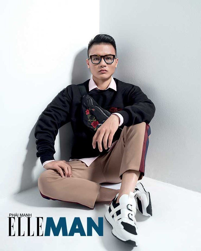 Xuất hiện trên một tạp chí thời trang gần đây, cầu thủ sinh năm 1997 sành điệu với giày sneaker, quần kaki cách điệu, áo nỉ mặc bên ngoài sơ mi, túi đeo chéo và cặp mắt kính thời thượng.