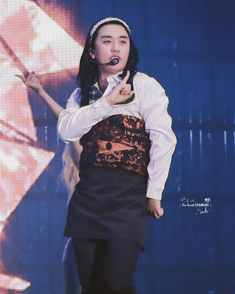 Em út Big Bang Seungri bất ngờ hoá thân thành Black Pink Jennie và biểu diễn ca khúc "Solo" trong buổi concert mới đây.