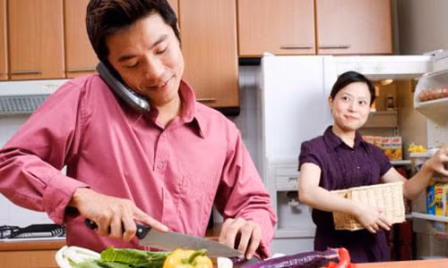 Trong thâm tâm tôi, lúc nào cũng “yên tâm toàn tập” với ông chồng vàng mười của mình. (Ảnh minh hoạ)