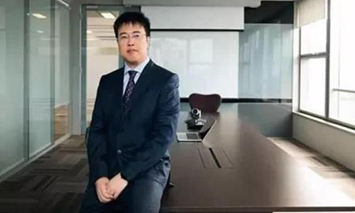 21 tuoi lap nghiep, 5 nam sau thanh ty phu, tang xe hoi cho ca cong ty