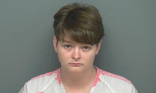 Sarah Peters bị vì định bán con gái 2 tuổi cho kẻ ấu dâm.