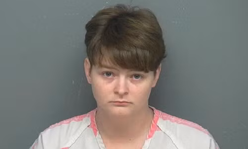 Sarah Peters bị vì định bán con gái 2 tuổi cho kẻ ấu dâm.