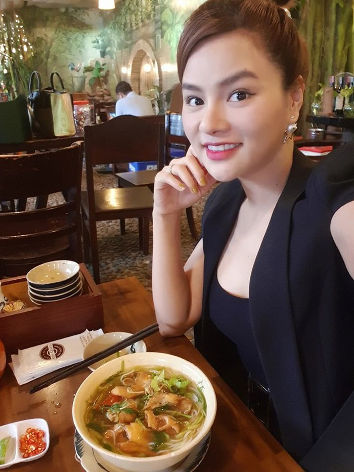 Vũ Thu Phương: "Mời cả nhà măm bún cá".