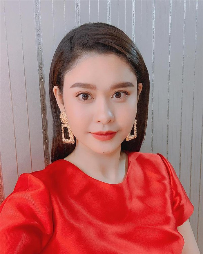 Trương Quỳnh Anh hóm hỉnh thông báo: "Áo đỏ chứng tỏ đi đám cưới nhỏ bạn", khép lại tin sao Việt.