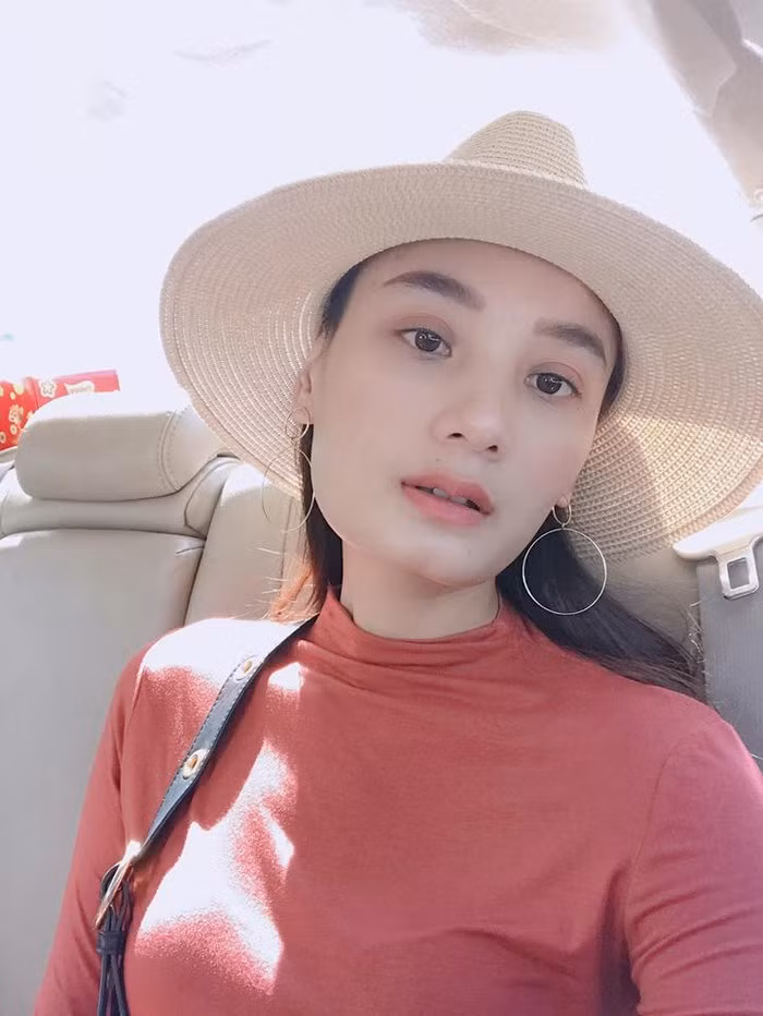 Lê Thúy thông báo đã bay ra Côn Đảo, góp mặt trong tin sao Việt hôm nay.