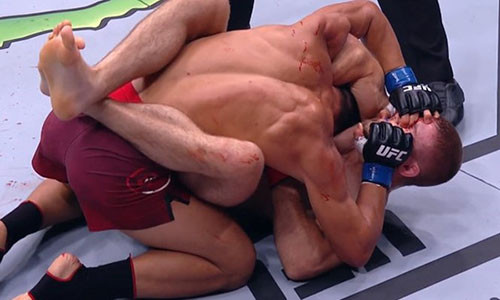 Tình huống chọc mắt của võ sĩ Trung Quốc Li Jingliang. Ảnh: Zombie Prophet.