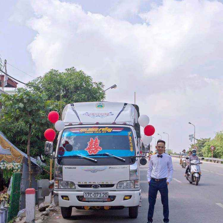 Dan mang ran ran voi dan xe don dau cua chu re dat lua