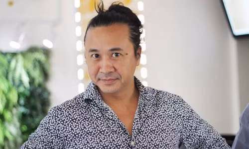 Khi nghe những người từng là bạn bè, nạn nhân, khán giả... nói về Lê Minh Sơn, đạo diễn Lê Hoàng đã "run rẩy". Thế nhưng khi gặp gỡ, Lê Hoàng đã có suy nghĩ khác.