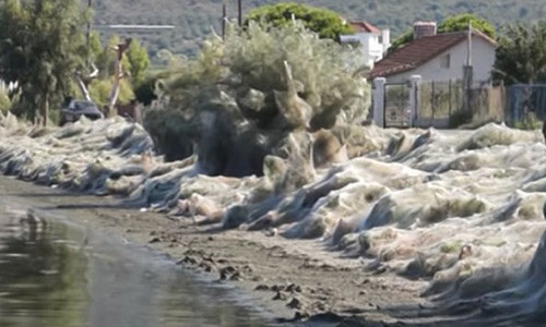 Mang nhen khong lo dai hon 300 met xuat hien o Hy Lap