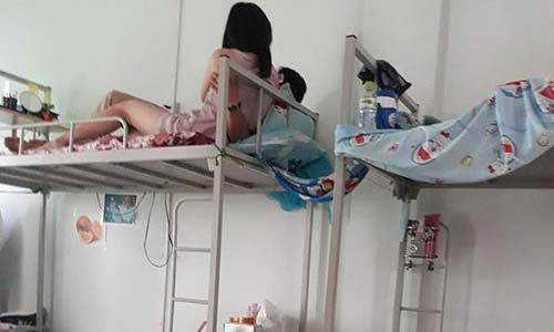 Buc xuc cap doi vo tu au yem nhau trong ky tuc xa