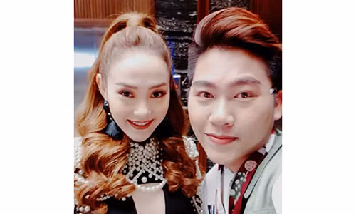 Sơn Paris vẫn "xin" chụp hình cùng Minh Hằng nhưng sau đó lại tố cô không có thái độ tốt khiến cư dân mạng nghi ngờ chàng trai này chỉ “mượn cớ” bóc phốt để nổi tiếng?