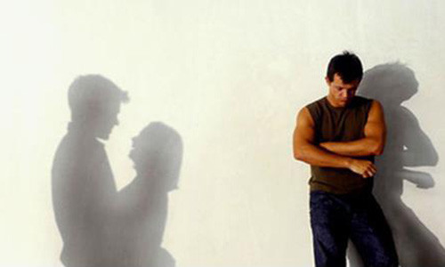 Vợ của người đàn ông ấy đến nhà tôi, mang theo clip nhạy cảm và những bức ảnh vợ và người đàn ông kia thân mật với nhau… (Ảnh minh họa)