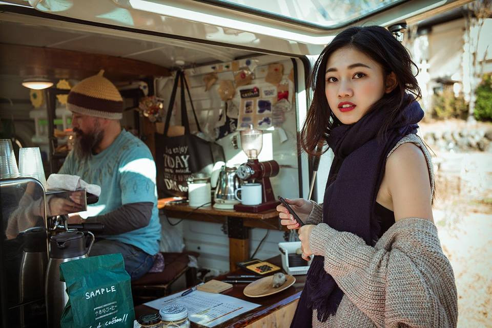 Một người đàn ông trưởng thành về tính cách, suy nghĩ và có thể làm một bờ vai vững chắc là tiêu chí chọn lựa bạn trai của Á hậu.