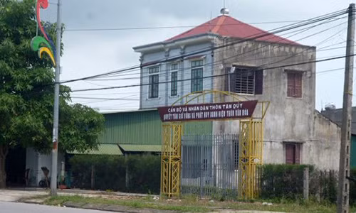 Bo, vo quan xa ‘lot’ ho can ngheo de vay uu dai 50 trieu