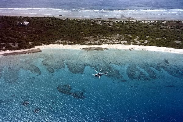 9. Đảo san hô Bikini Đảo Bikini nổi tiếng với hai điều: Đầu tiên là tên đảo được đặt theo tên… bộ đồ tắm vào năm 1946. Thứ hai, nó là một phần của Khu khảo nghiệm Thái Bình Dương, là địa điểm của hơn 20 cuộc thử nghiệm vũ khí hạt nhân giữa năm 1946 và năm 1958. Người dân bản địa đã được di dời và sống vẫn lưu vong trên các hòn đảo khác. Ngày nay, các hòn đảo ở khu vực này đã an toàn để có thể ghé thăm. Hầu hết du khách đi du lịch đến đảo san hô để lặn và chiêm ngưỡng các xác tàu.