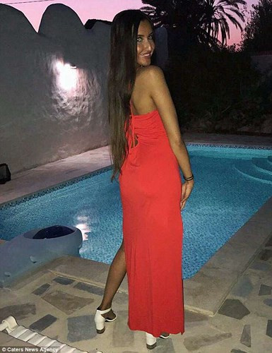 “Thành thật mà nói, tôi đã có một chút lo lắng nhưng cuối cùng tôi thực sự thích anh ta. Anh ấy là một quý ông thực sự và đã chăm sóc tôi rất tốt”, Jasmine nói về vị khách chiến thắng trong cuộc đấu giá trên mạng.