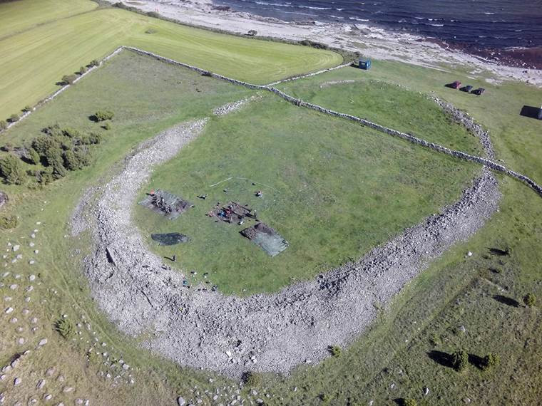 "Sandy borg" của ngày nay trông rất thơ mộng khi nằm cạnh bờ biển. Ảnh: Sebastian Jakobsson.