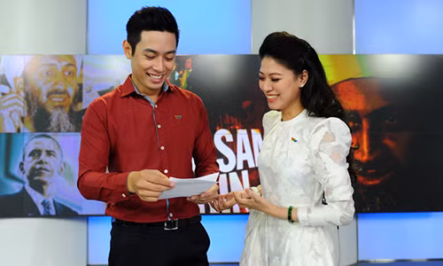 BTV Ngọc Trinh và đồng nghiệp khi dẫn "Chuyển động 24h".