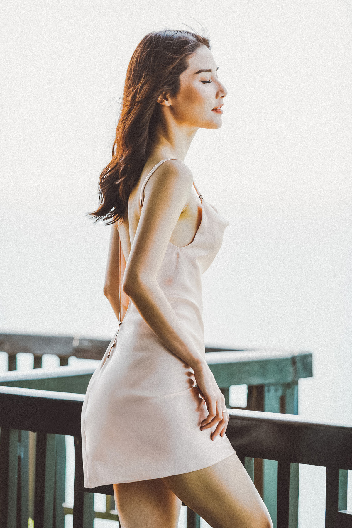 Những trang phục đơn giản, có tông màu hồng tạo cảm giác tươi tắn và hạnh phúc cho một ngày mới.