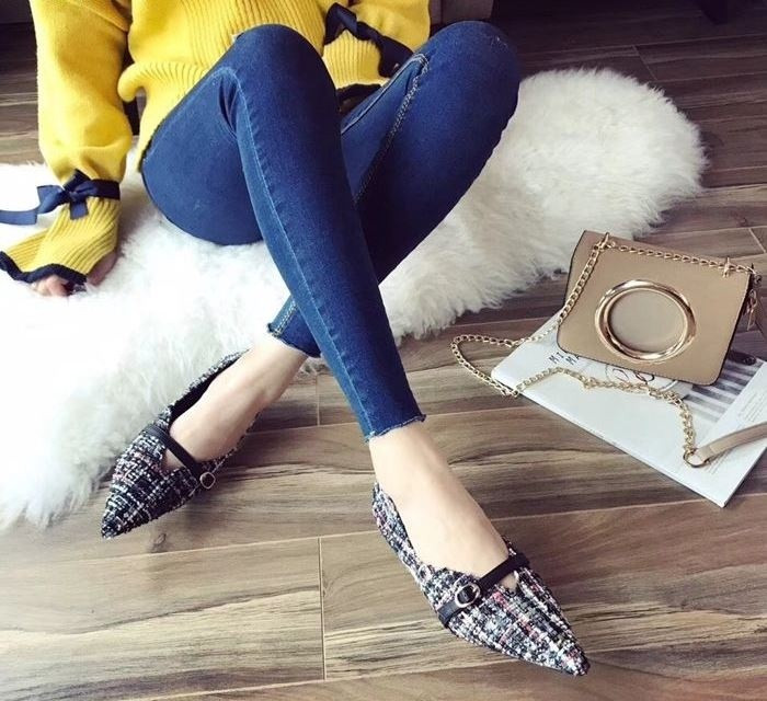 10. Giày gót thấp mũi nhọn Giày gót thấp mũi nhọn đặc biệt phù hợp với các quý cô văn phòng hay bạn gái năng động. Nó giúp chị em giữ được vẻ tao nhã, sang trọng nhưng vẫn thoải mái khi di chuyển.