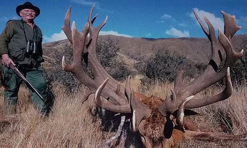 Pero là người rất thích săn bắn.